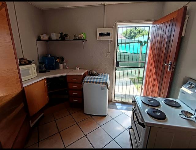 6 BEDROOM HOUSE FOR SALE IN CASHAN